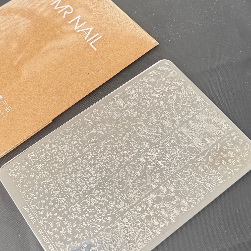 2pcs MR NAIL Floral Nail Art Stamping Plate